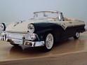 1:24 Sunnyside Ford Crown Victoria 1955 White Pearl & Green. Subida por indexqwest